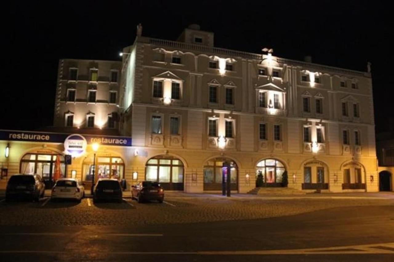 Hotel Cerny Orel Zatec Zewnętrze zdjęcie