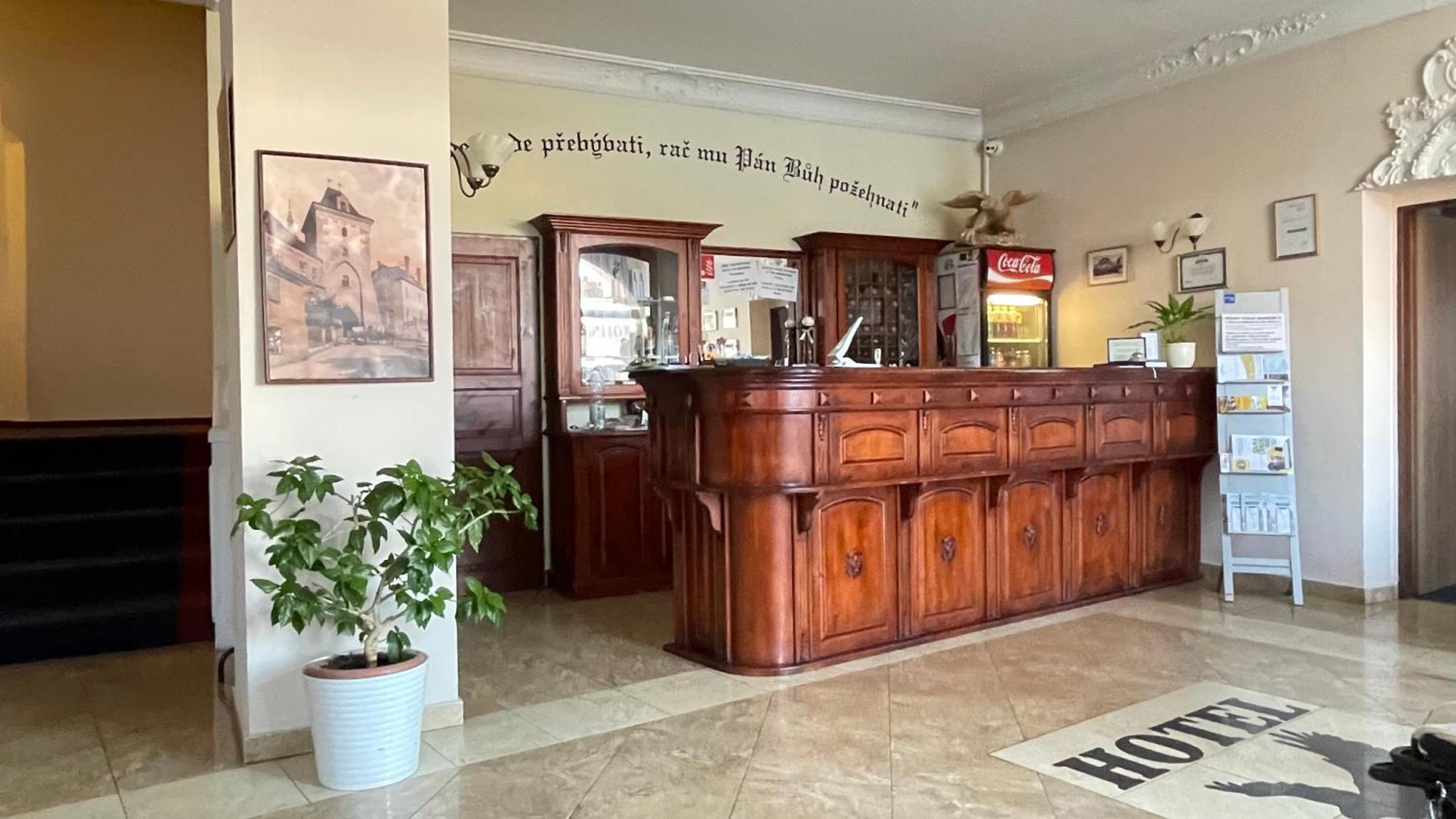 Hotel Cerny Orel Zatec Zewnętrze zdjęcie