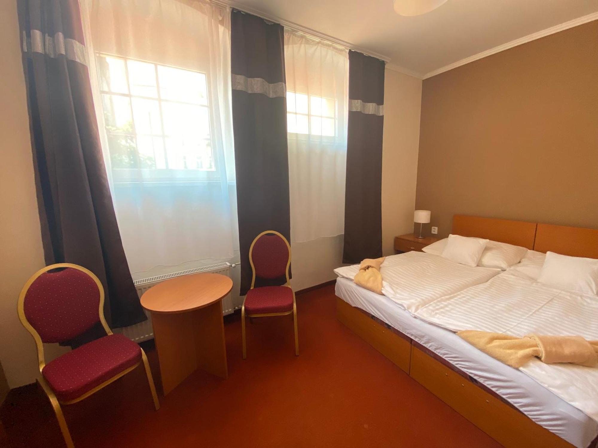 Hotel Cerny Orel Zatec Zewnętrze zdjęcie