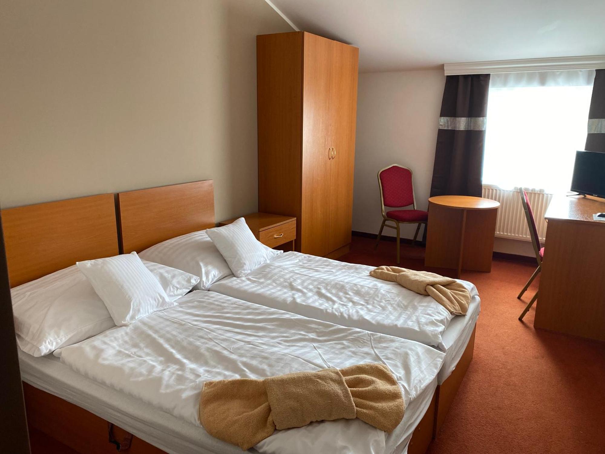 Hotel Cerny Orel Zatec Zewnętrze zdjęcie